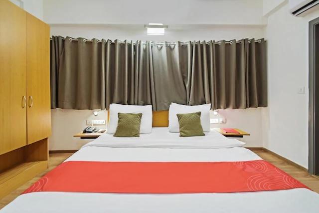 Kanak Beacon Hotel - Ashram Road Ахмедабад Екстер'єр фото