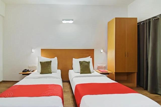 Kanak Beacon Hotel - Ashram Road Ахмедабад Екстер'єр фото